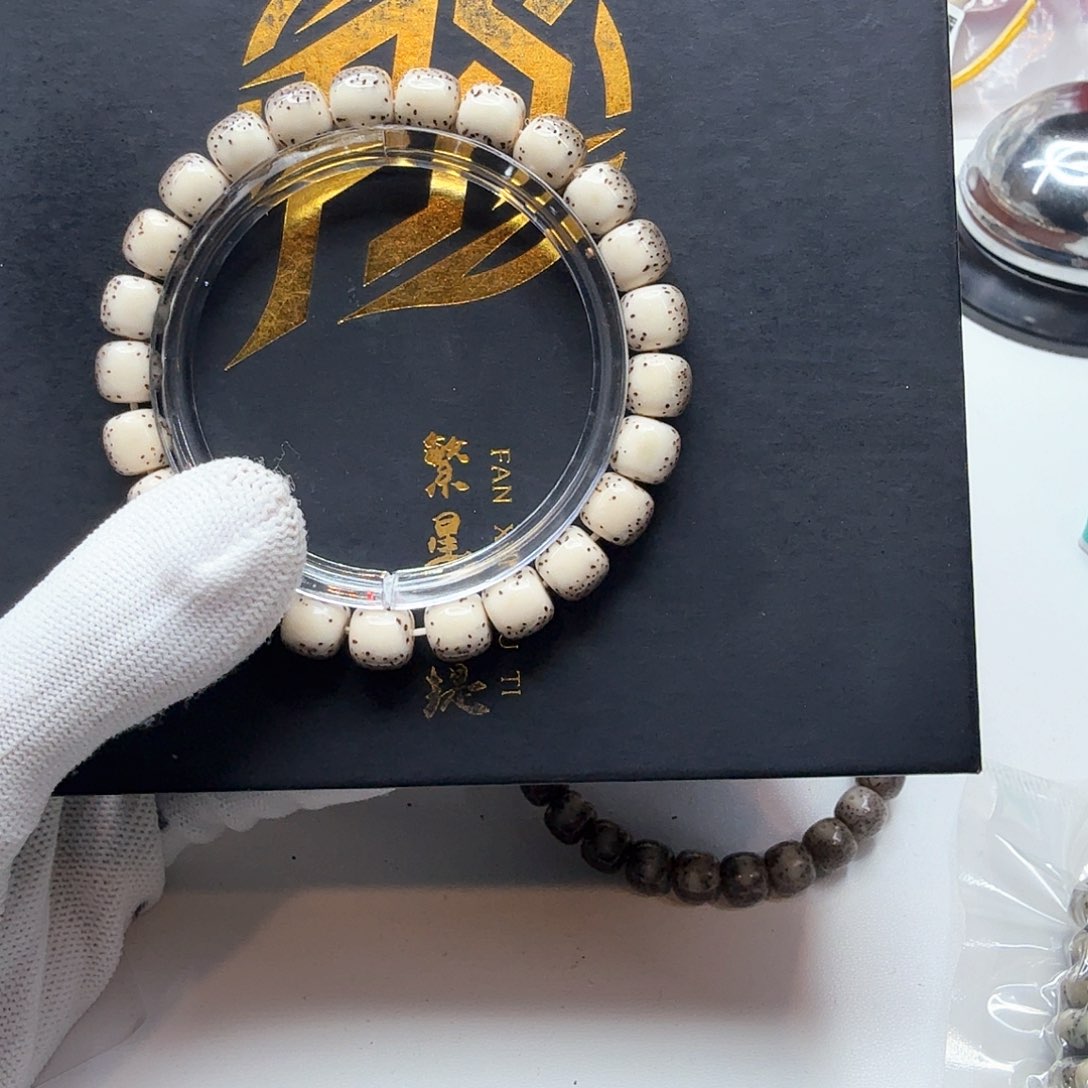 星月菩提吊坠暂**过9糯冰河豚9左右单圈