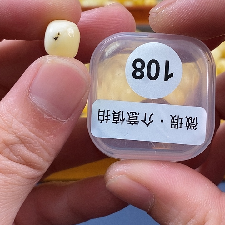 未镶嵌琥珀珠宝奇石