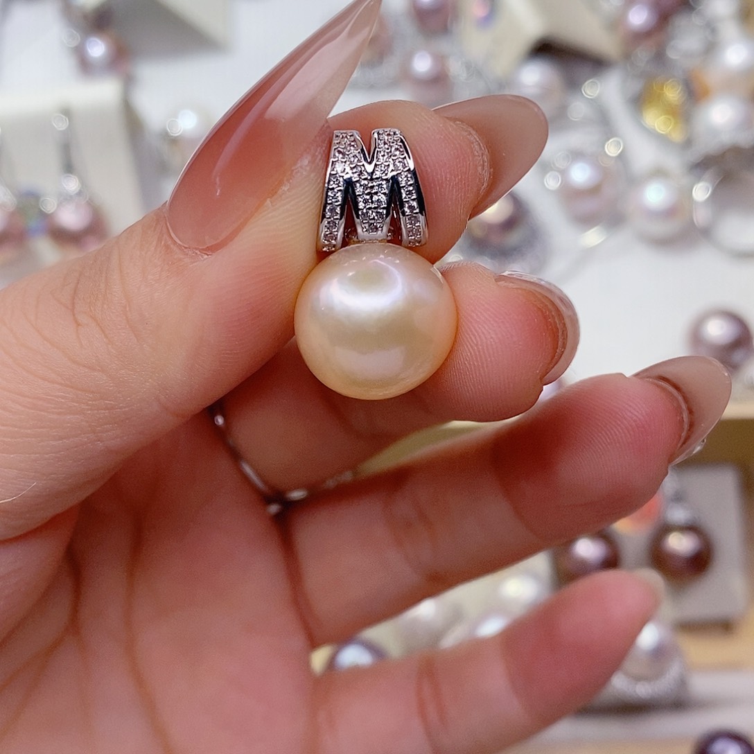 淡水珍珠吊坠(赠链)未镶嵌