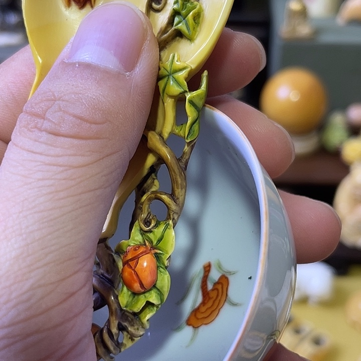 一***半瓷片精致雕刻工艺精湛