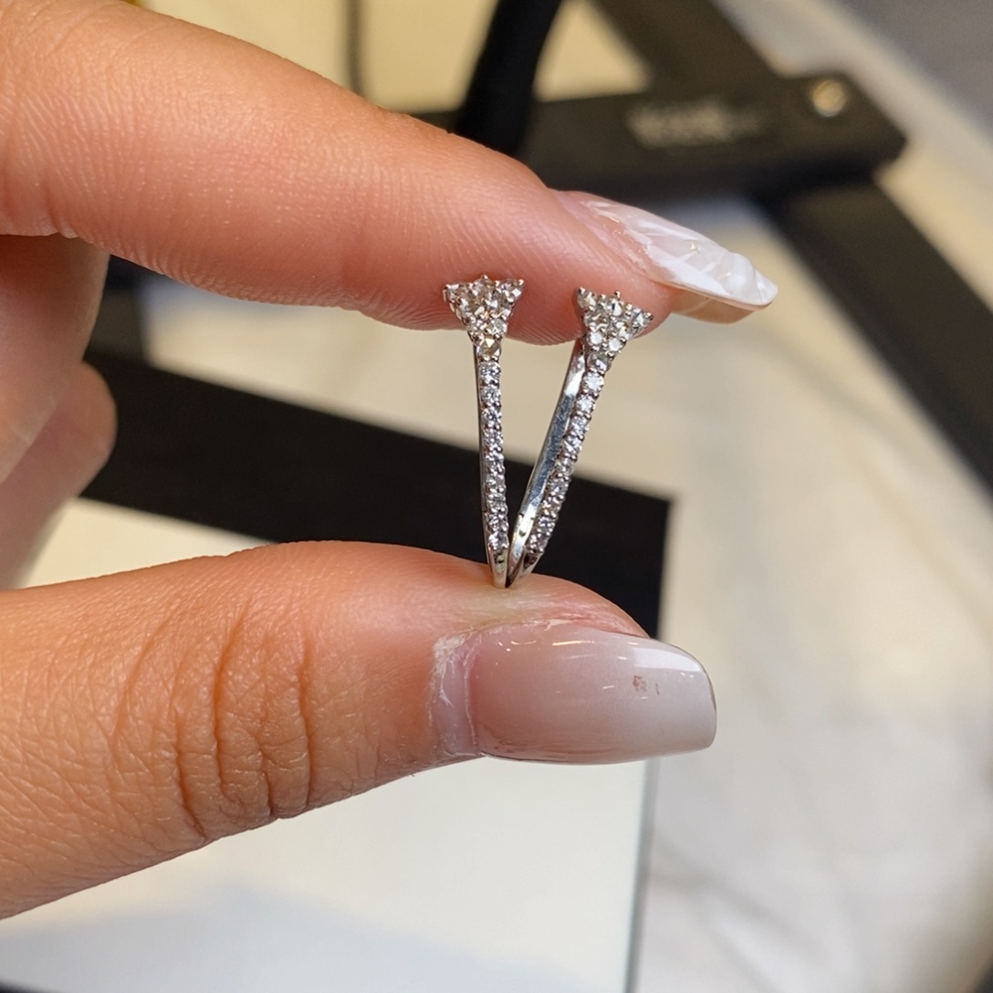 钻石耳饰18K金镶嵌设计款耳包（搭甜甜圈，方糖）