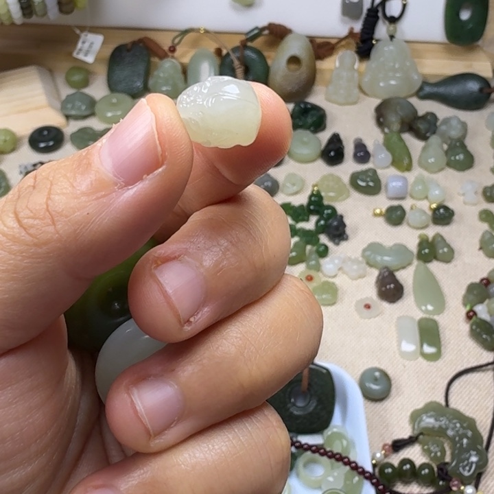 和田玉未镶嵌挂件