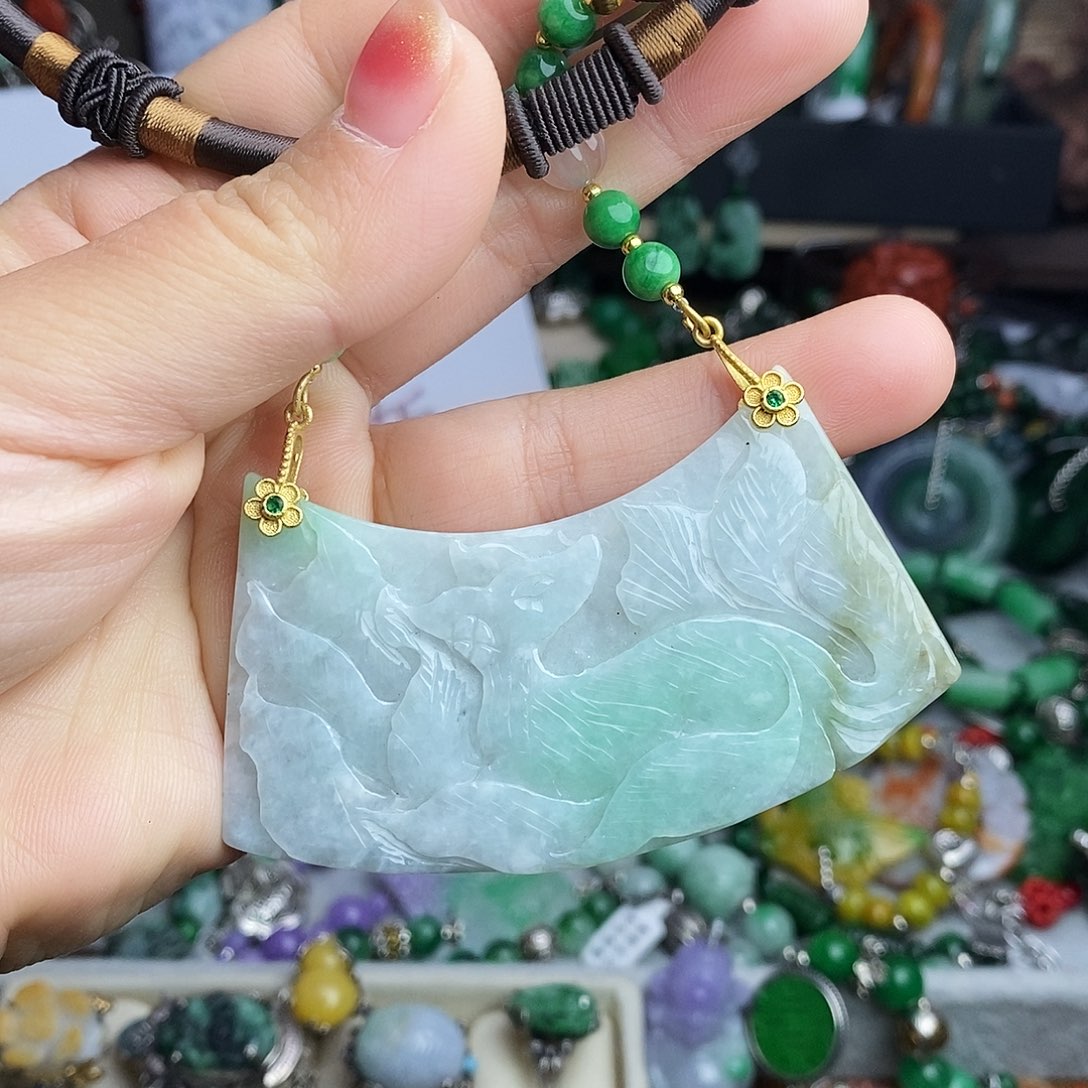 翡翠未镶嵌颈饰99