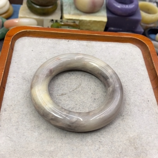 石英岩玉未镶嵌手饰