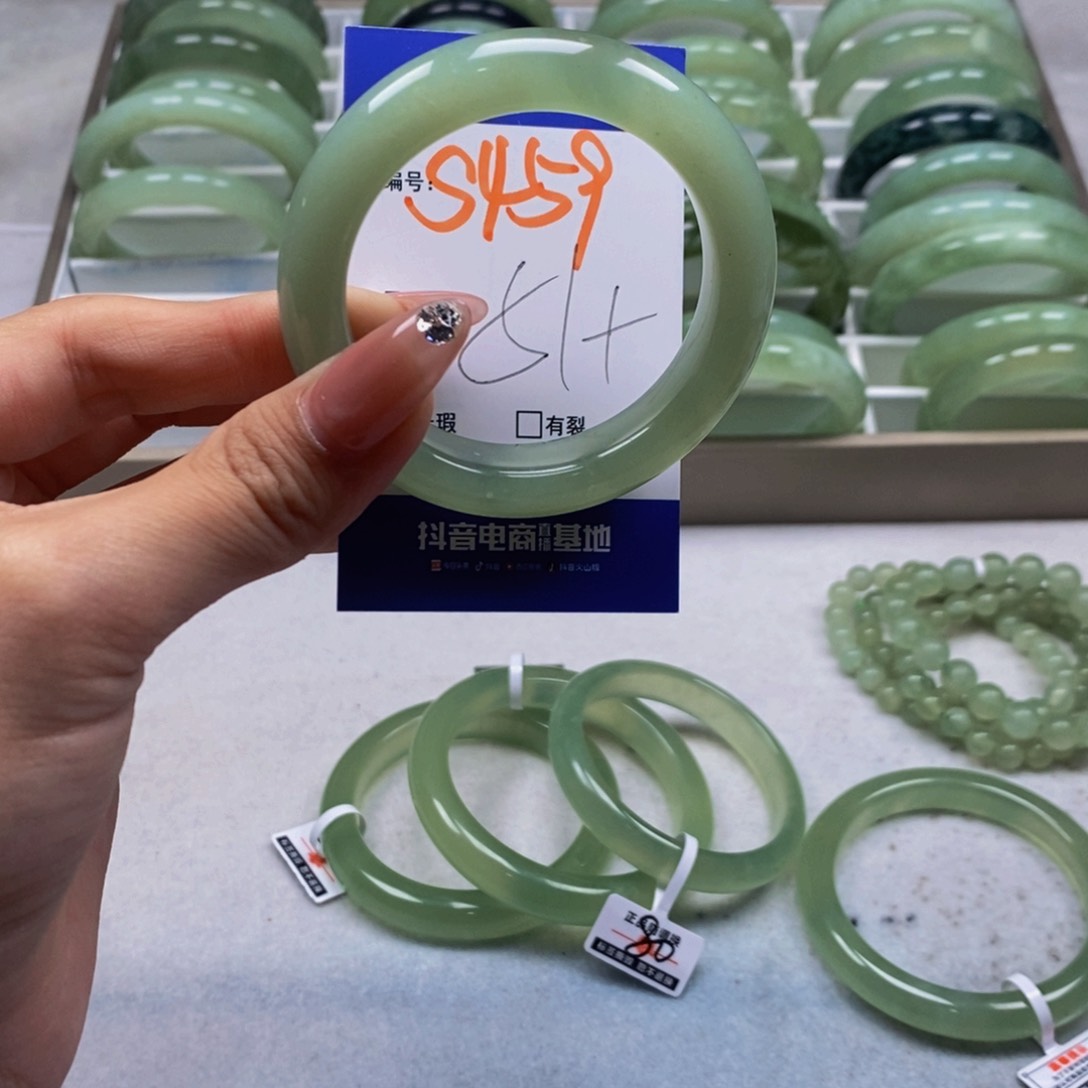 未镶嵌蛇纹石玉手链