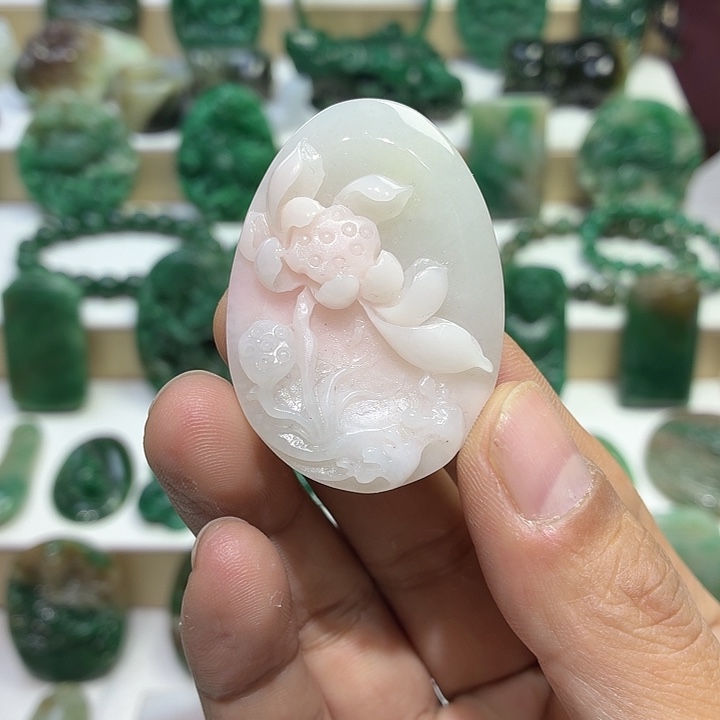 独山玉未镶嵌颈饰合家幸福