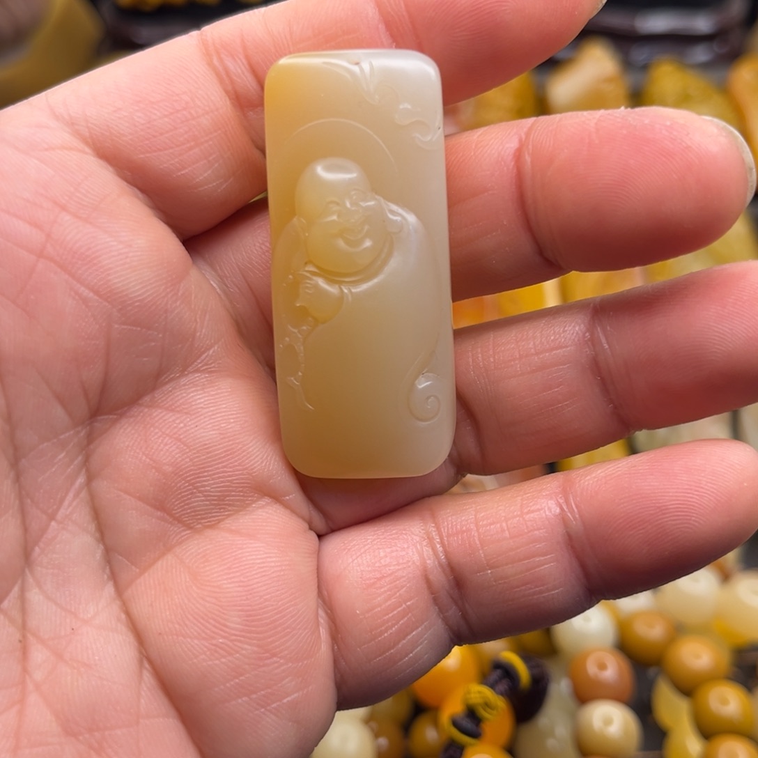 石英质玉颈饰未镶嵌笑**云