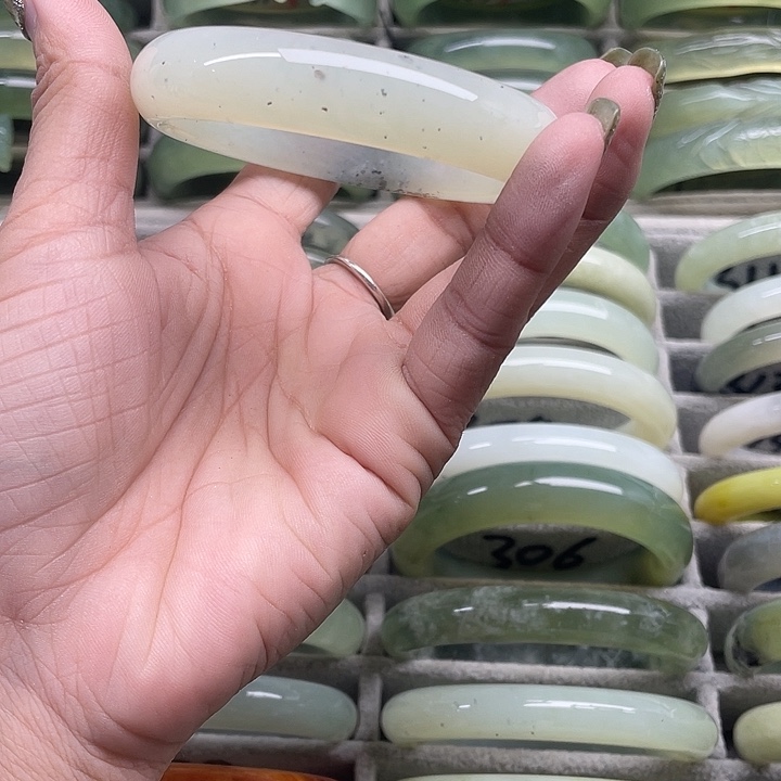 蛇纹石玉未镶嵌手镯287