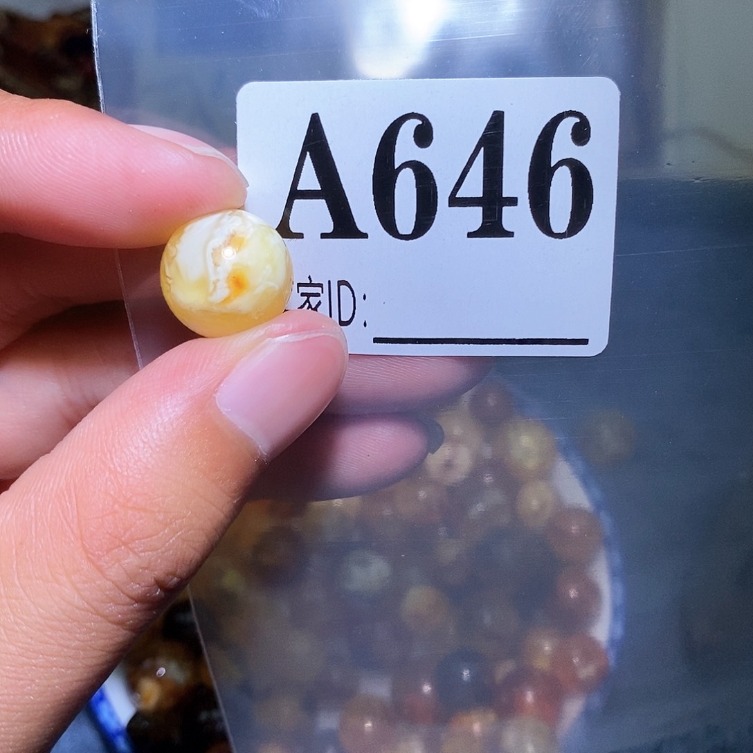 琥珀珠宝奇石未镶嵌