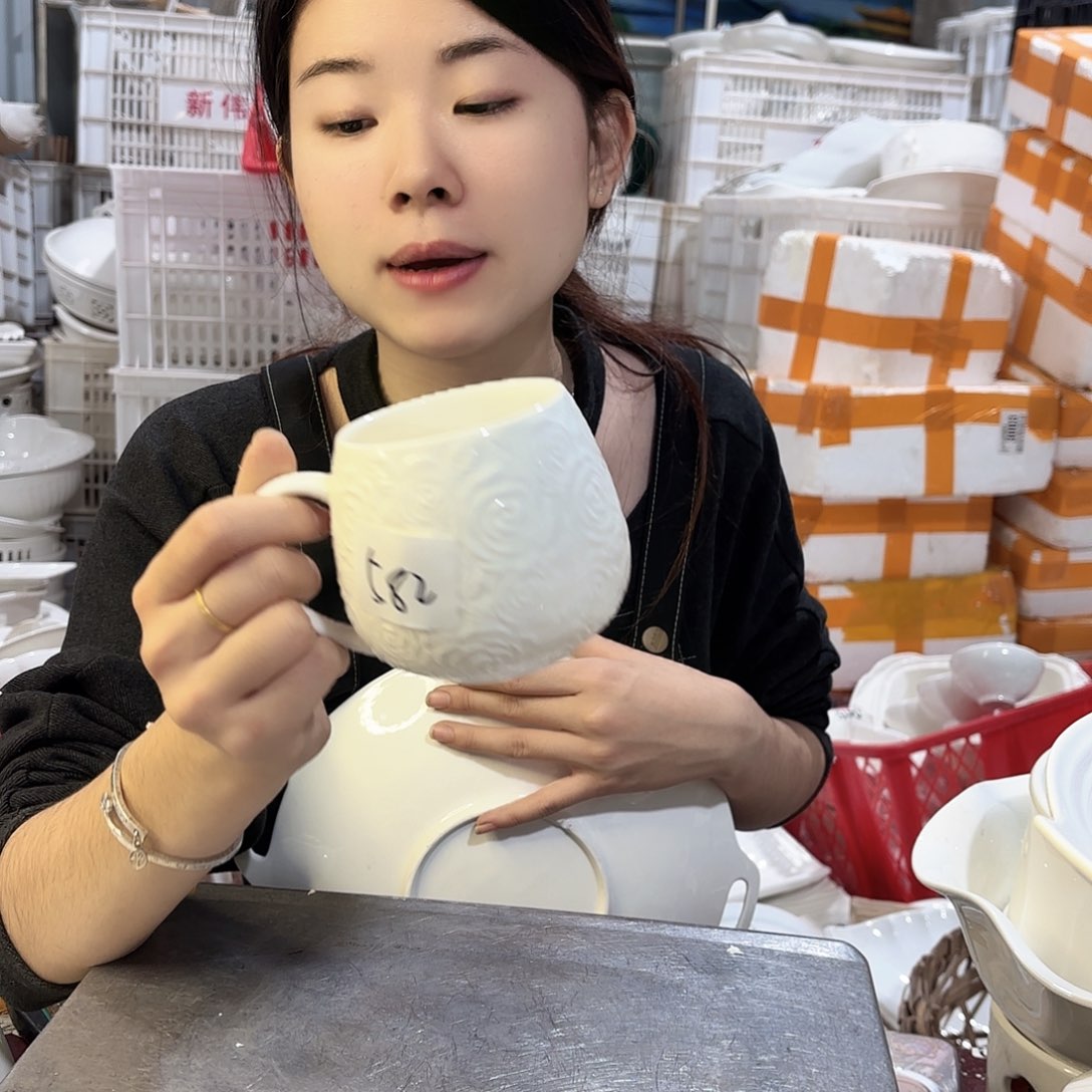 盘微瑕产品………玫瑰花水杯两个