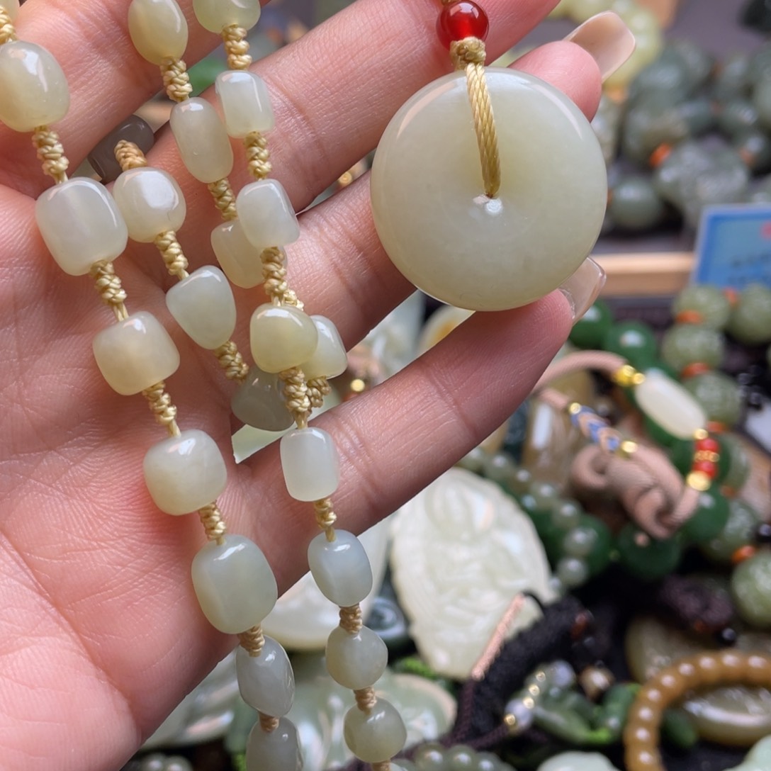 和田玉颈饰未镶嵌