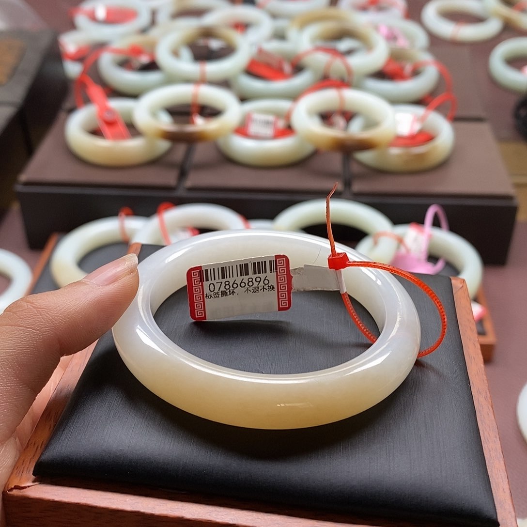 和田玉手镯未镶嵌高***?