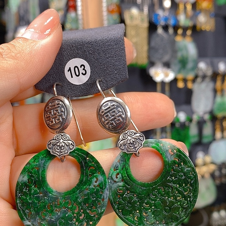 莫***忘翡翠未镶嵌耳饰翡翠