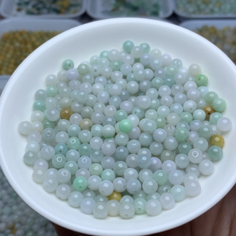 【闪购商品】翡翠手链未镶嵌卡5.5淡三彩100颗