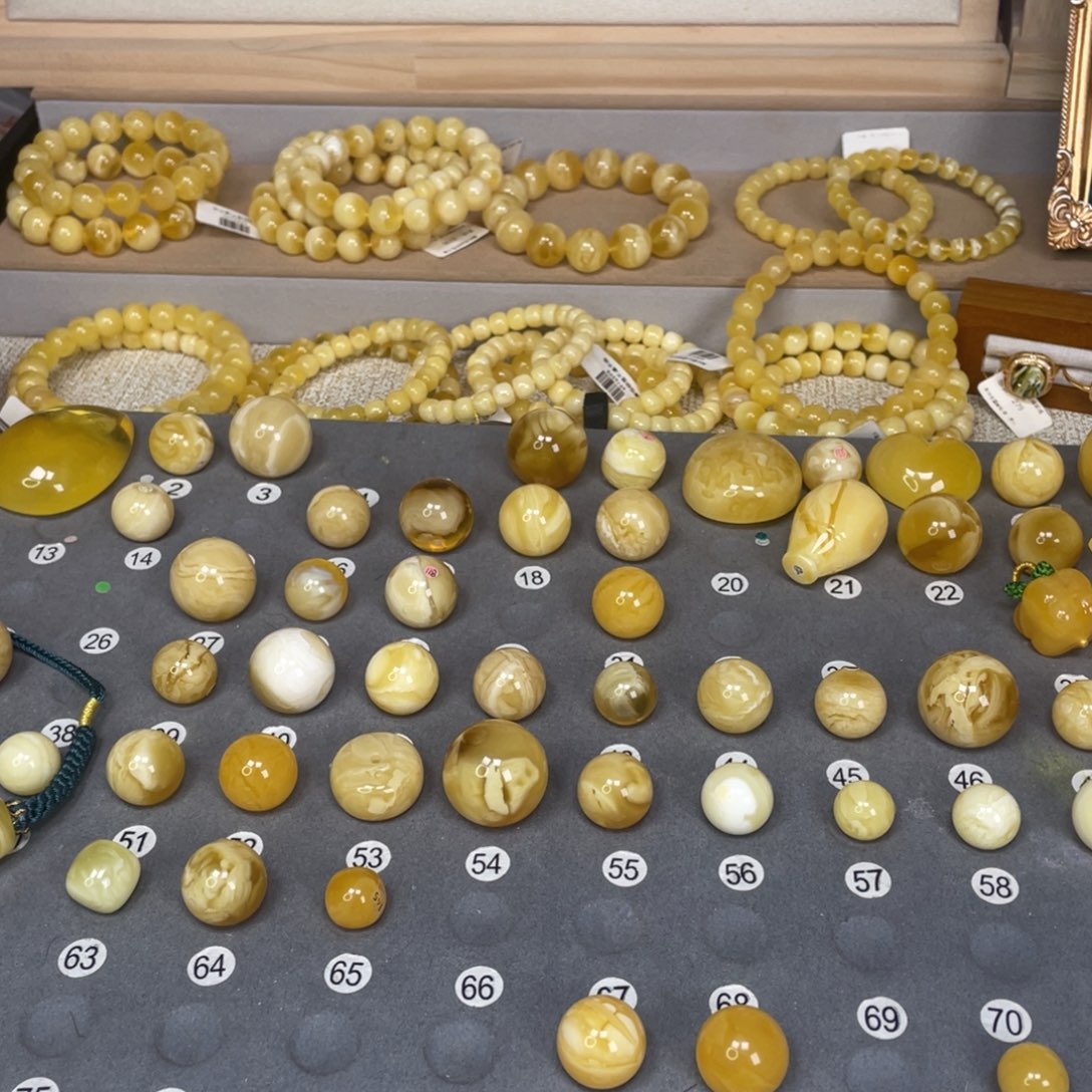 林***烨琥珀未镶嵌裸石66