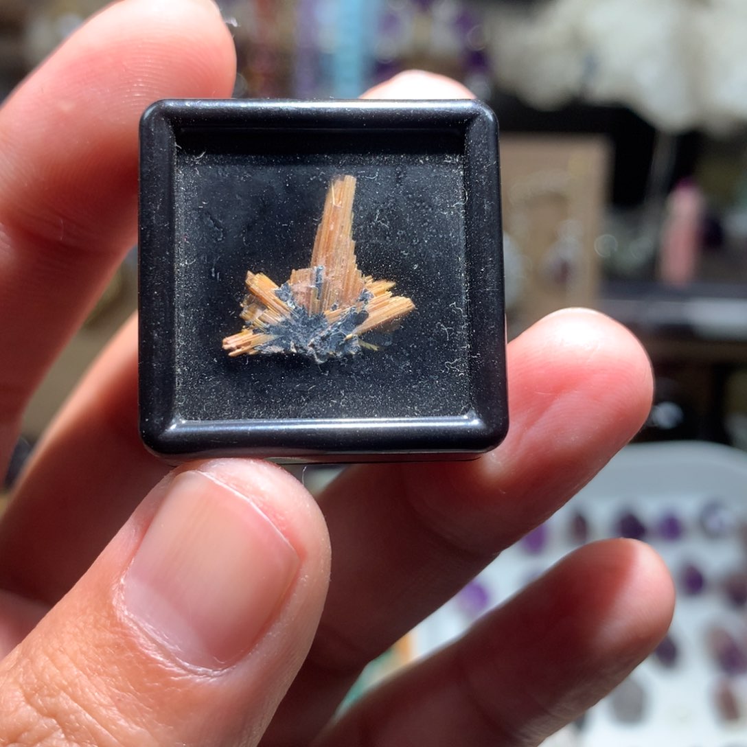 钛金标本未镶嵌水晶