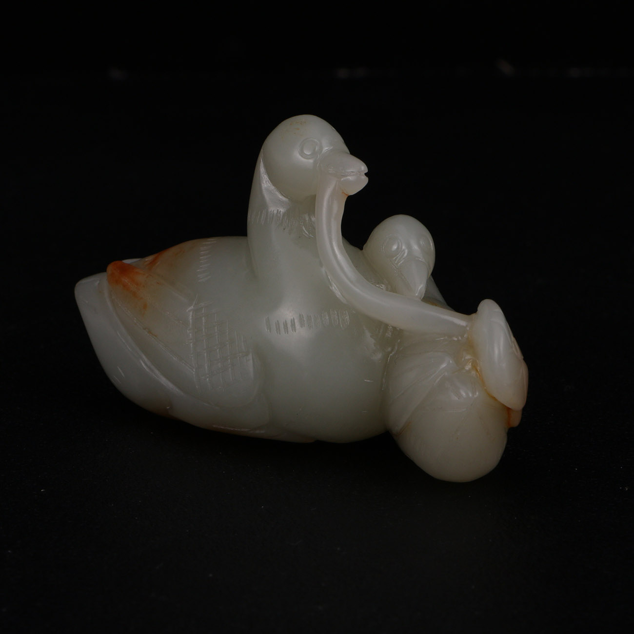 Lot06   清  和田玉双鹅衔灵芝把件