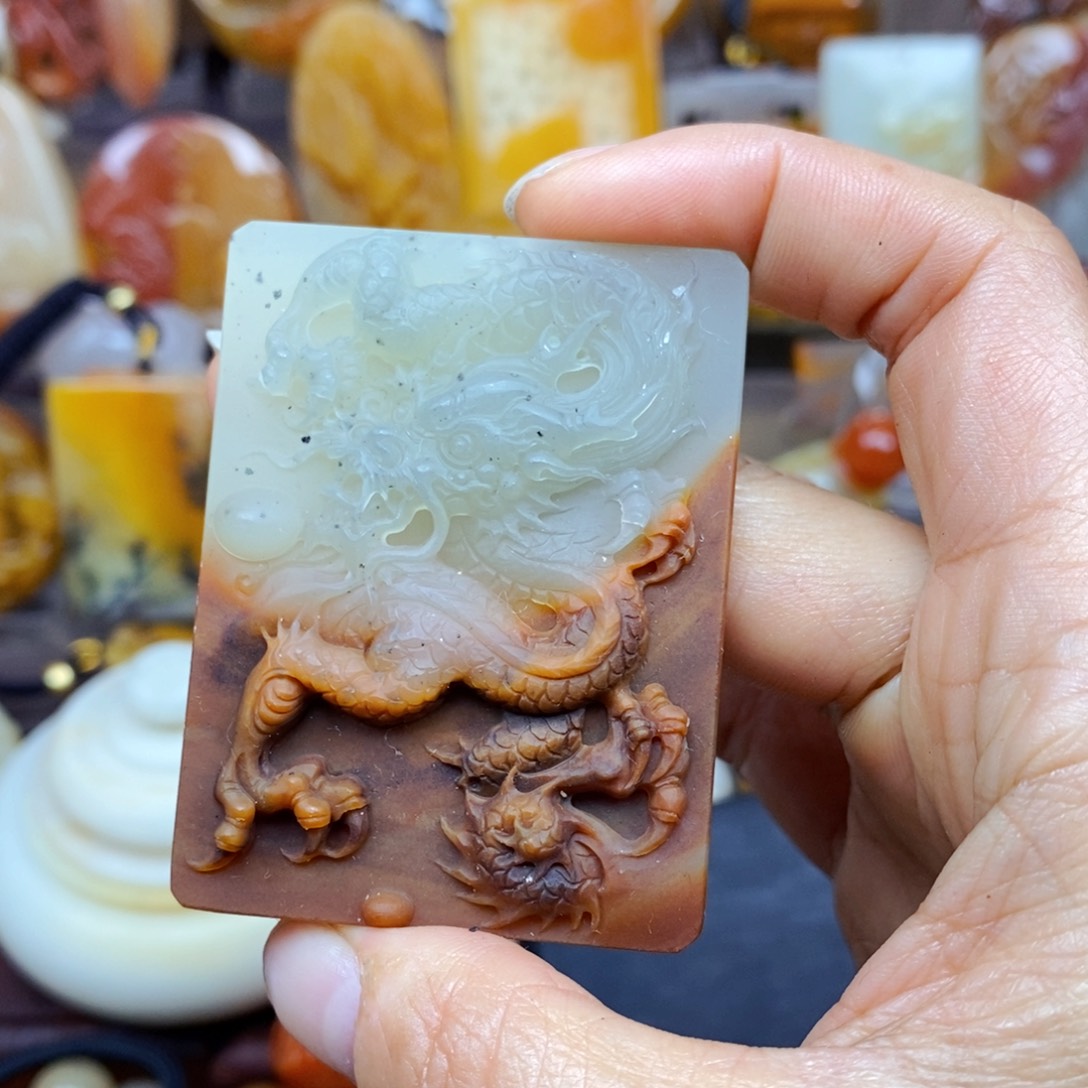 石英质玉（黄龙玉）颈饰未镶嵌