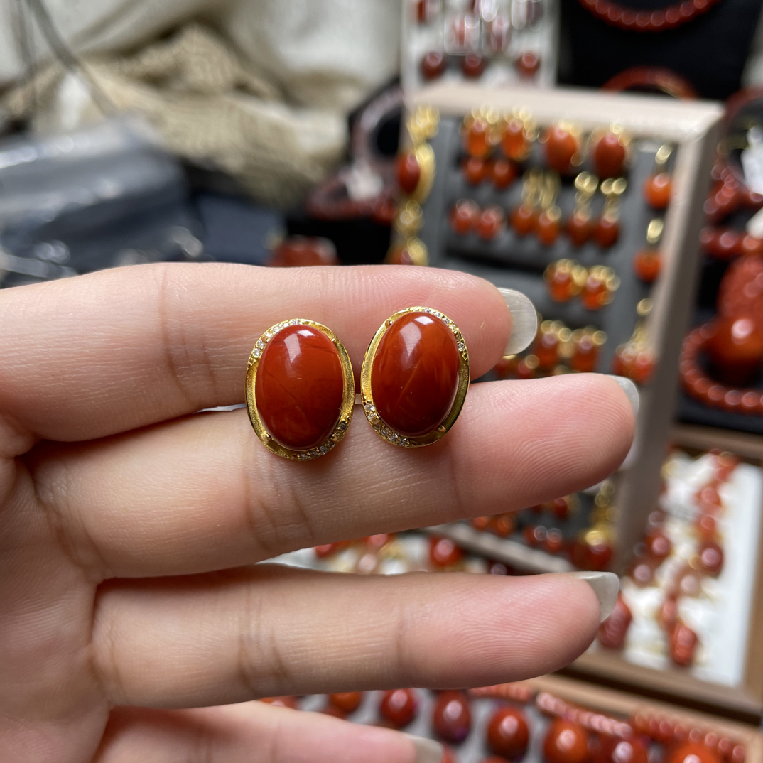 南红川料牛血红大蛋面耳钉尺寸16.5mm×12.5mm多样性发其一