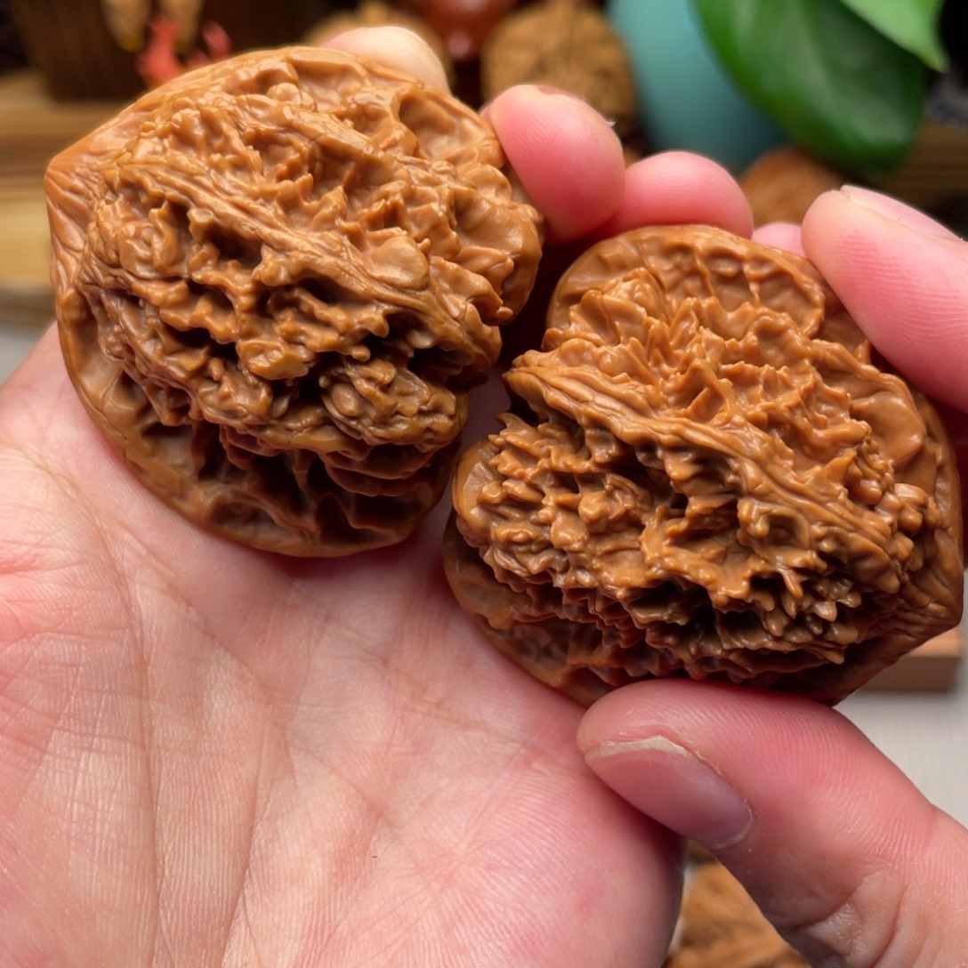 文玩核桃把件52克红皮桃心满天星45