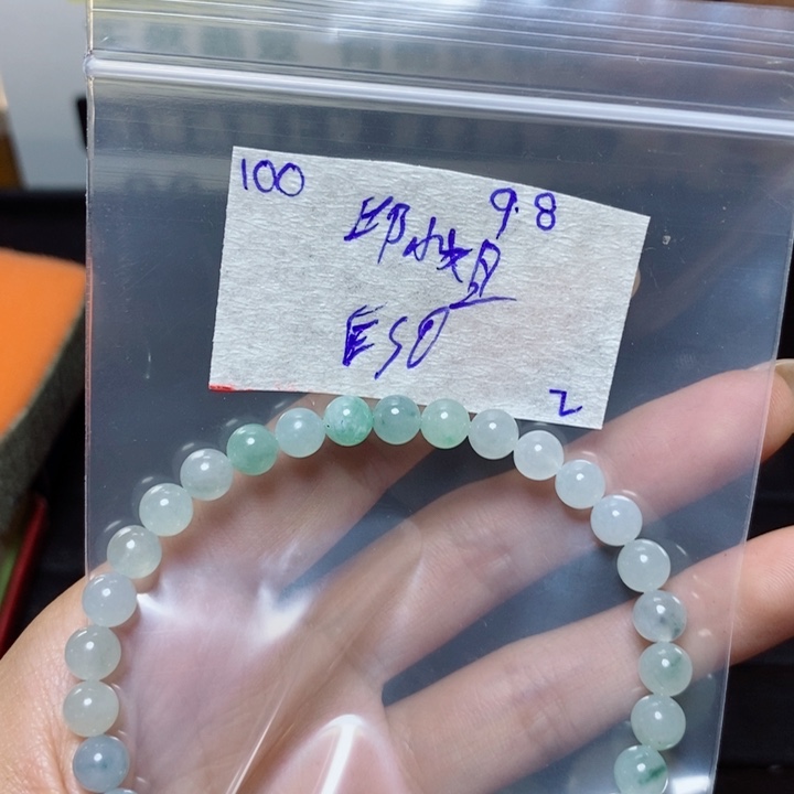 邱***姐未镶嵌定制翡翠不退