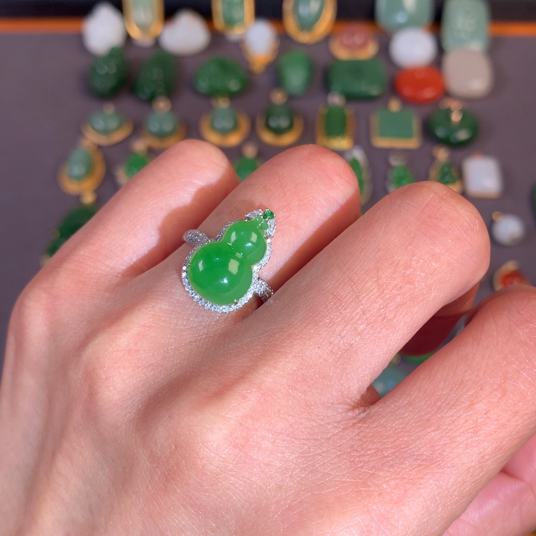 和田玉颈饰18K金镶嵌