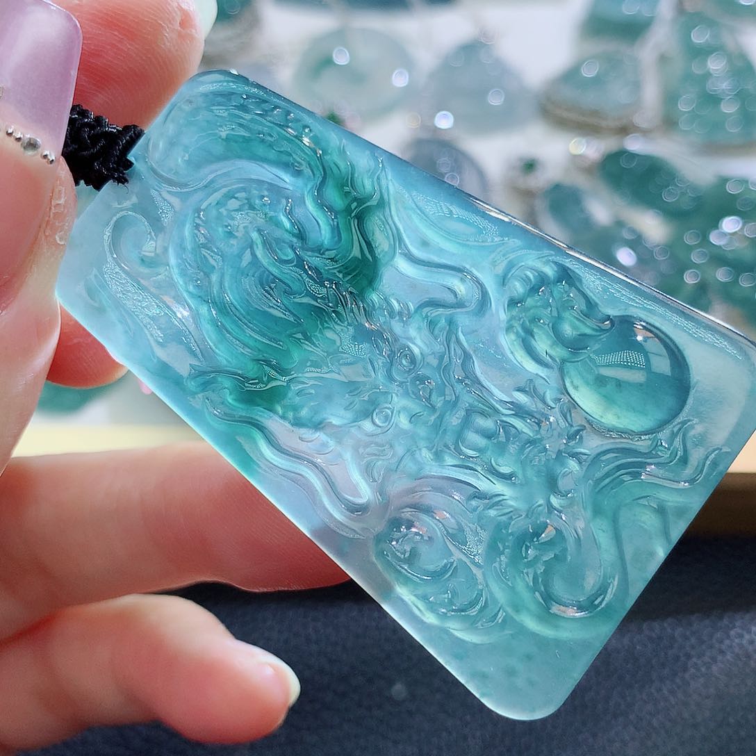 翡翠挂件未镶嵌翡翠