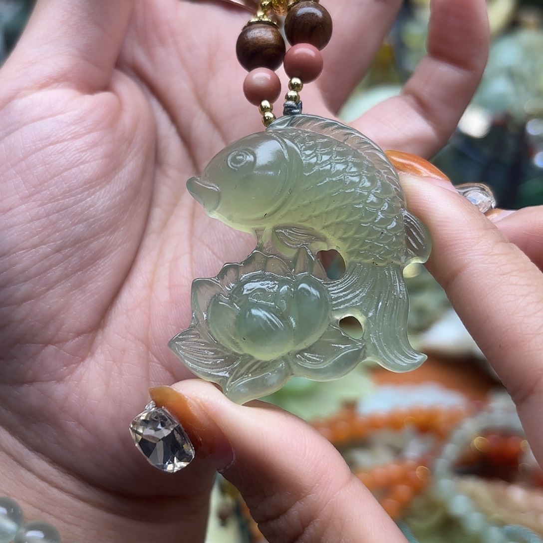 蛇纹石玉未镶嵌吊坠