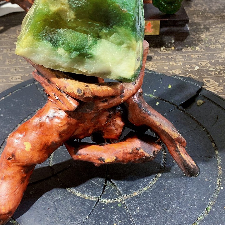 未镶嵌蛇纹石玉珠宝奇石