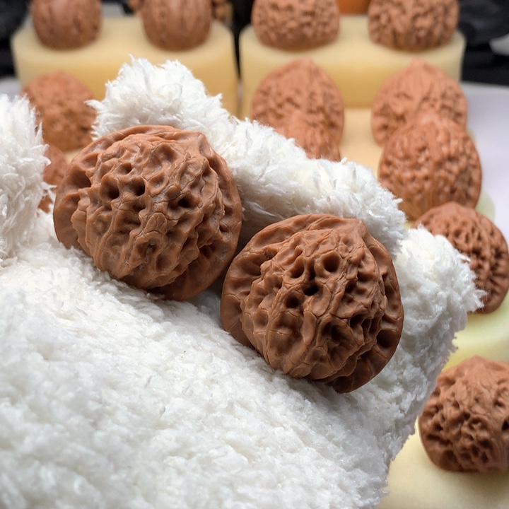 文玩核桃吊坠玉石帽