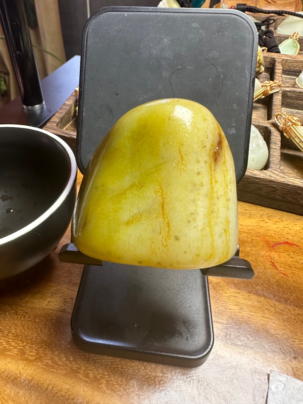 和田玉真皮真籽山形小摆件152克