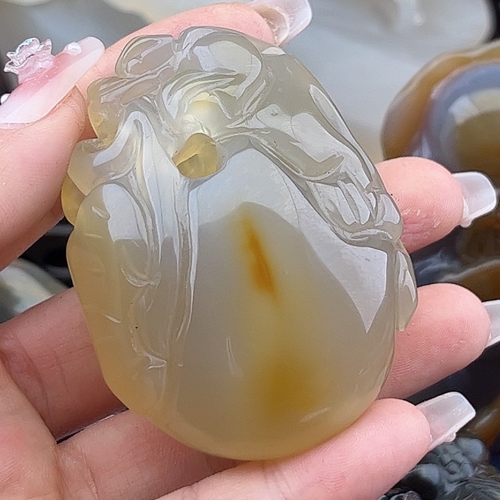 玛瑙手饰未镶嵌海*青