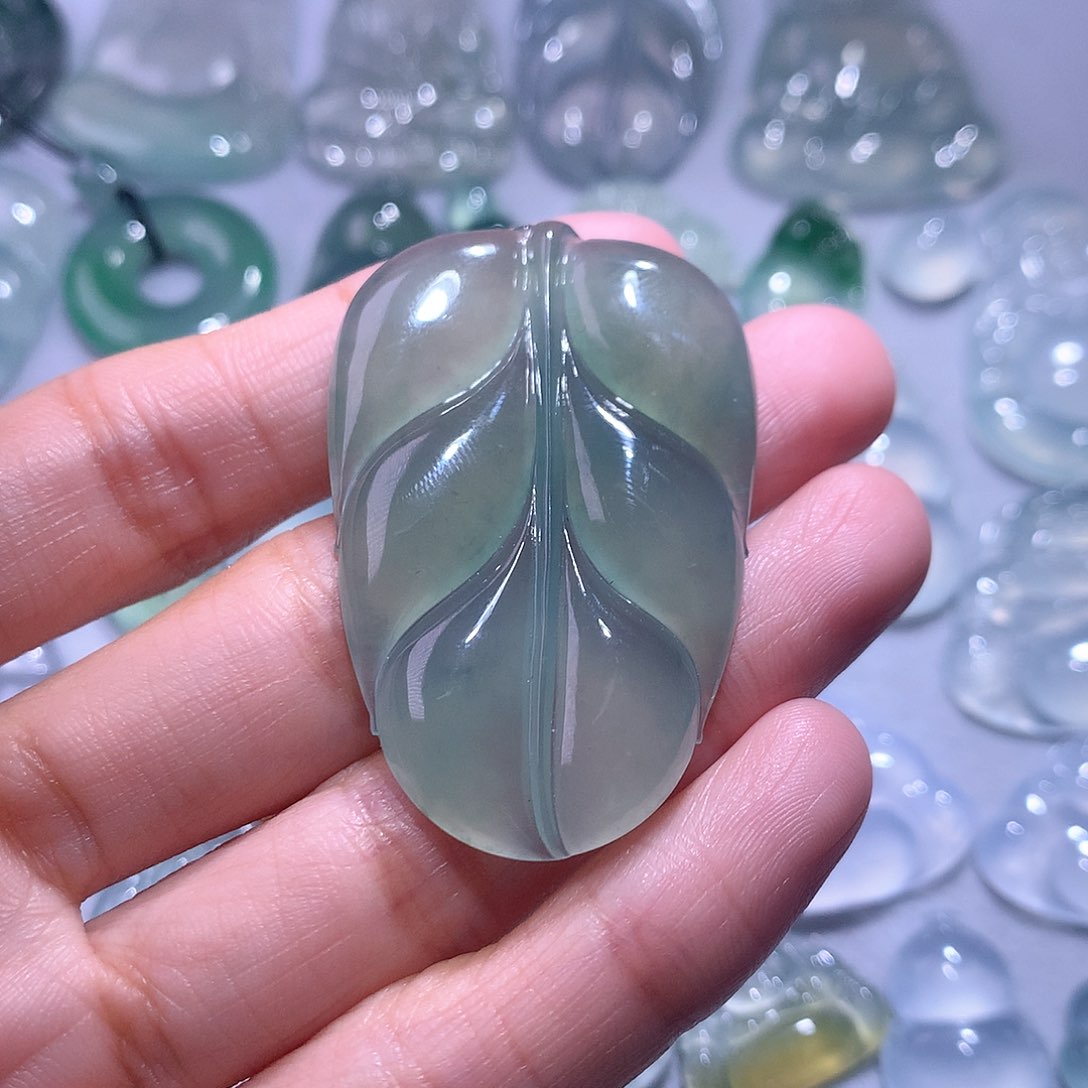 【闪购商品】翡翠颈饰未镶嵌叶子