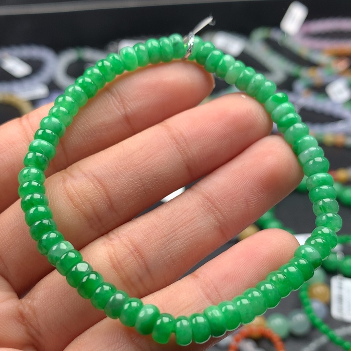 翡翠手镯未镶嵌卡