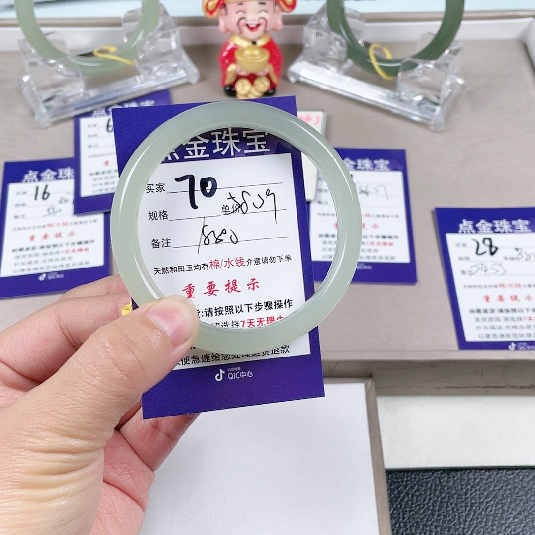 和田玉手镯未镶嵌W****3