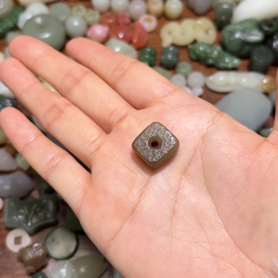 和田玉珠宝半成品未镶嵌史***龙