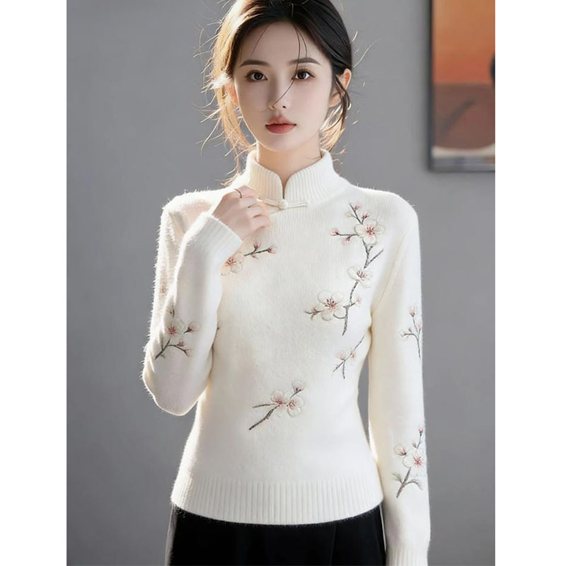 2025国风潮流新中式梅花刺绣盘扣立领毛衣女白色国风保暖针织衫女
