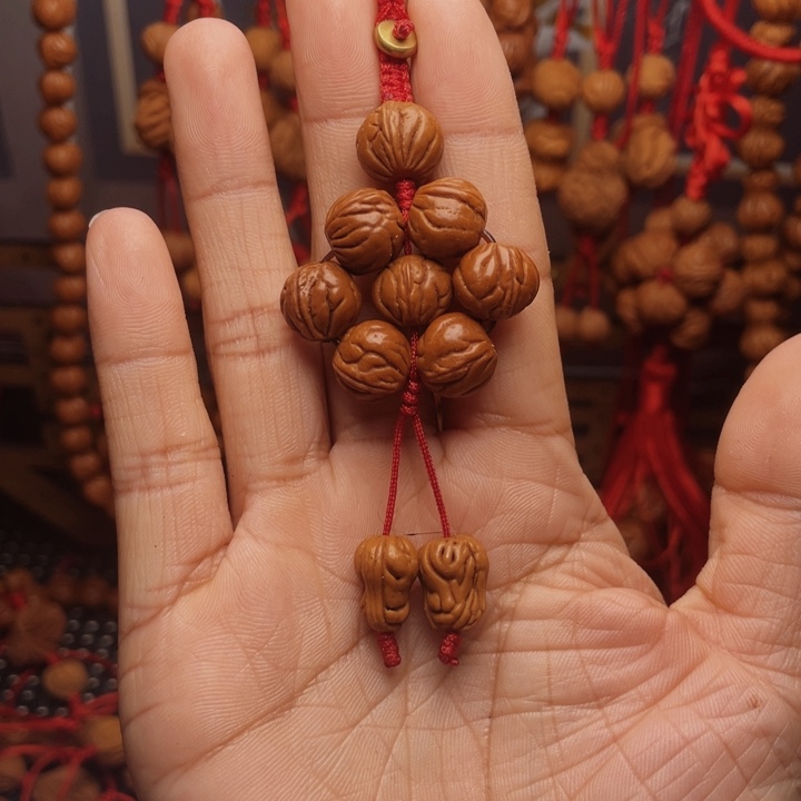 木质类龙纹桃枭挂件