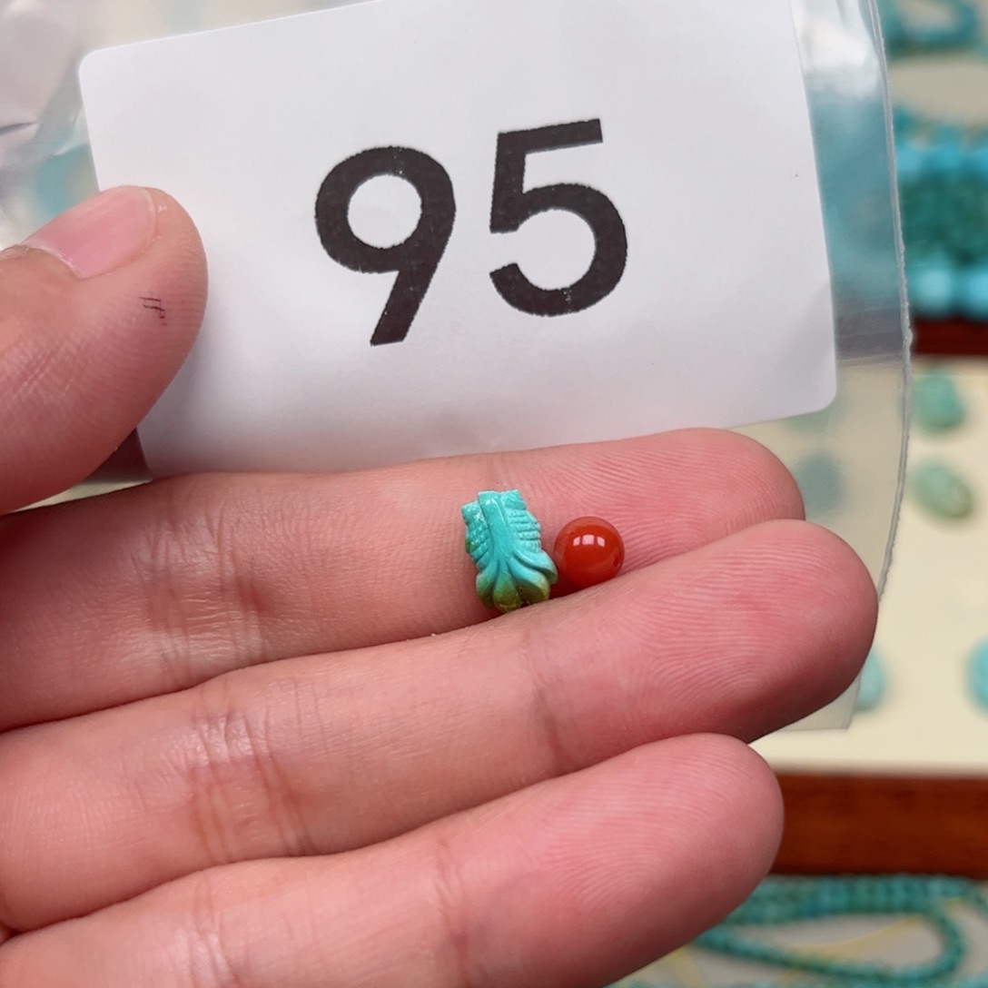 南红玛瑙配饰未镶嵌