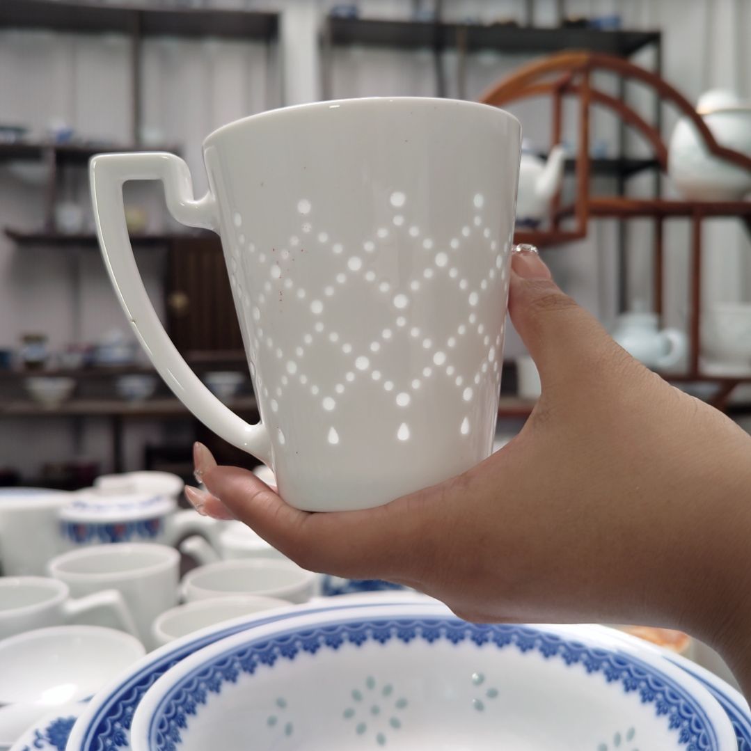 瓷星耀马克杯一个。