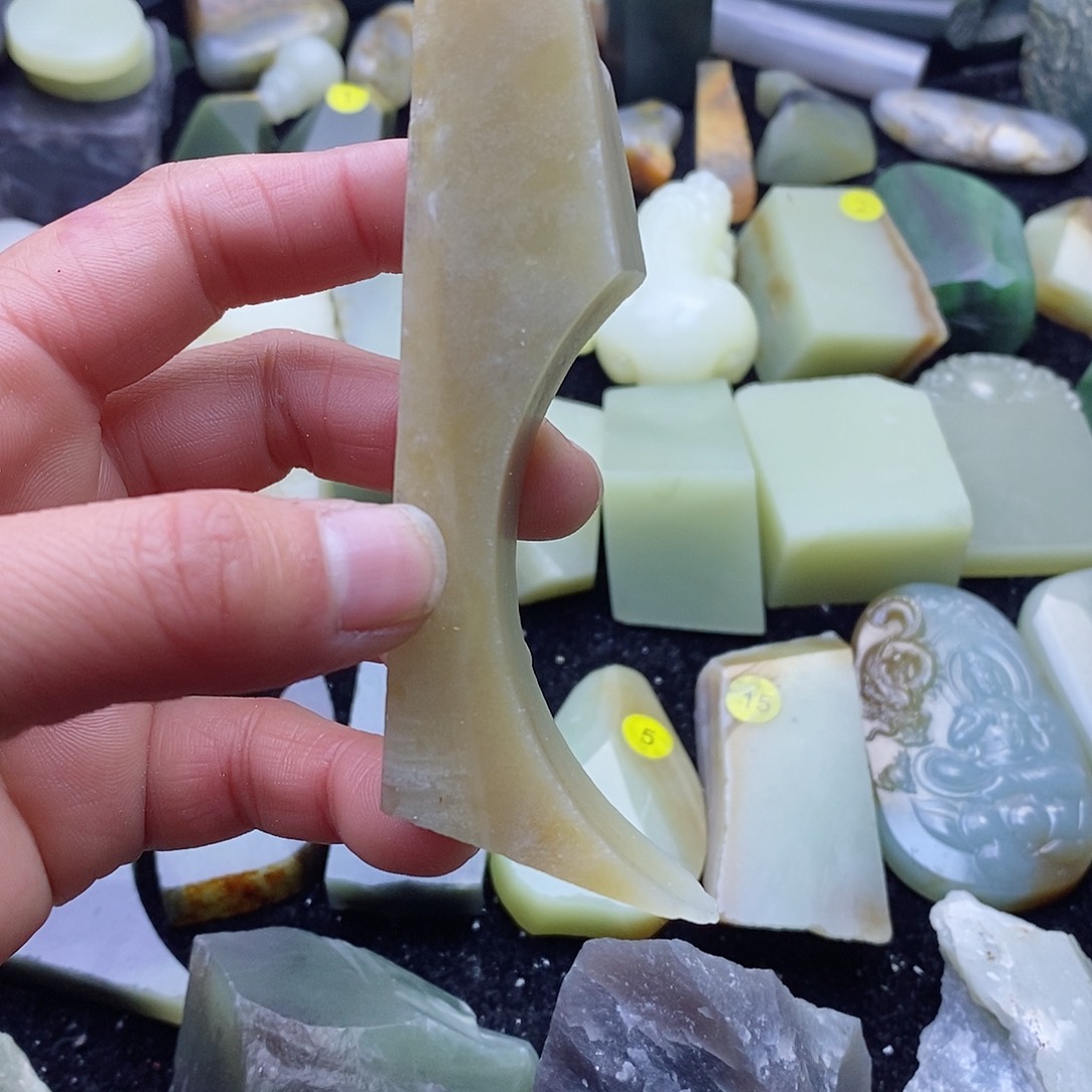 颈饰未镶嵌和田玉