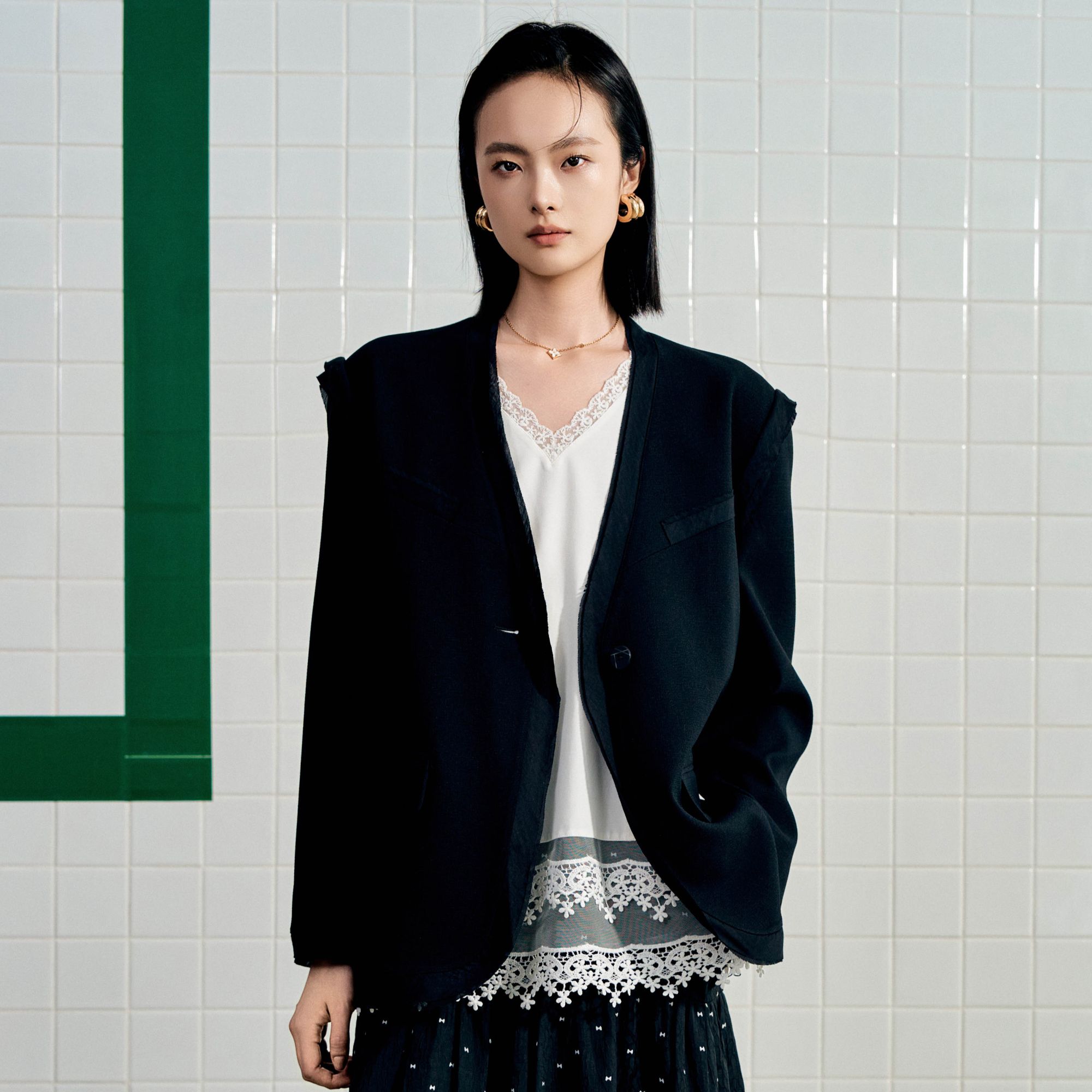 俪妍【LIVELY·YAN】25早秋款西装43342休闲西服黑色设计师气质