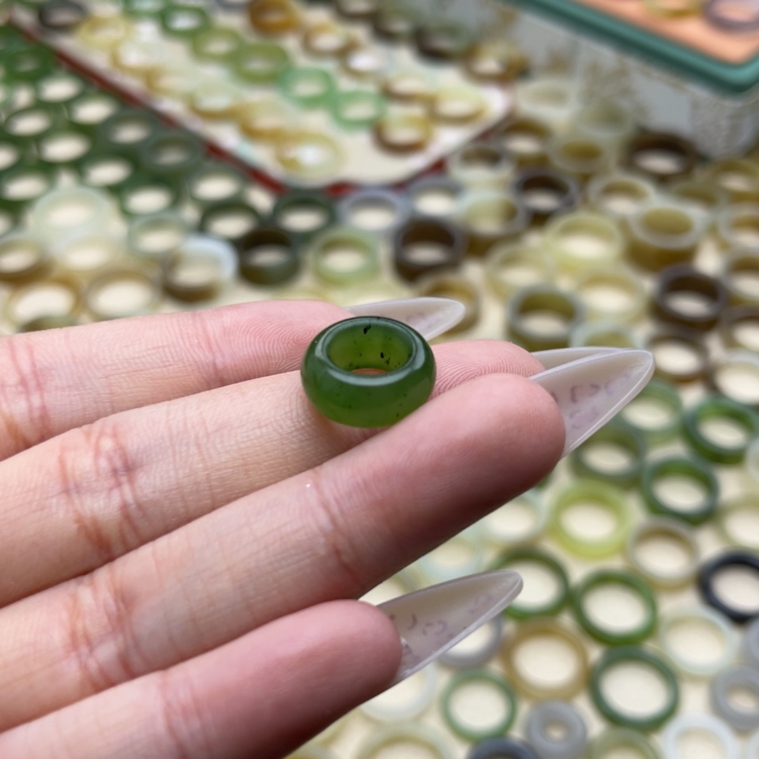 和田玉（碧玉）未镶嵌颈饰