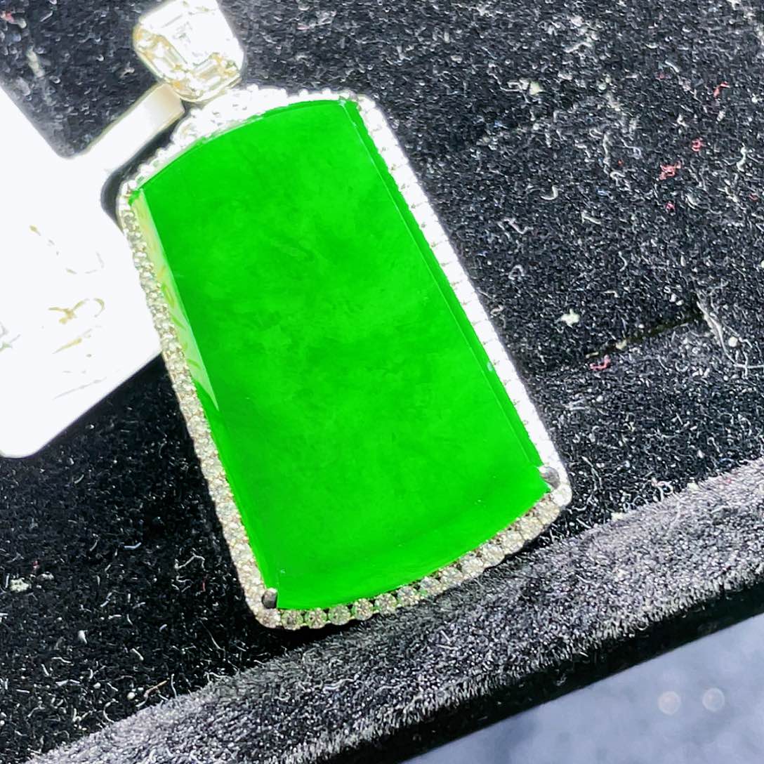 翡翠颈饰未镶嵌140，