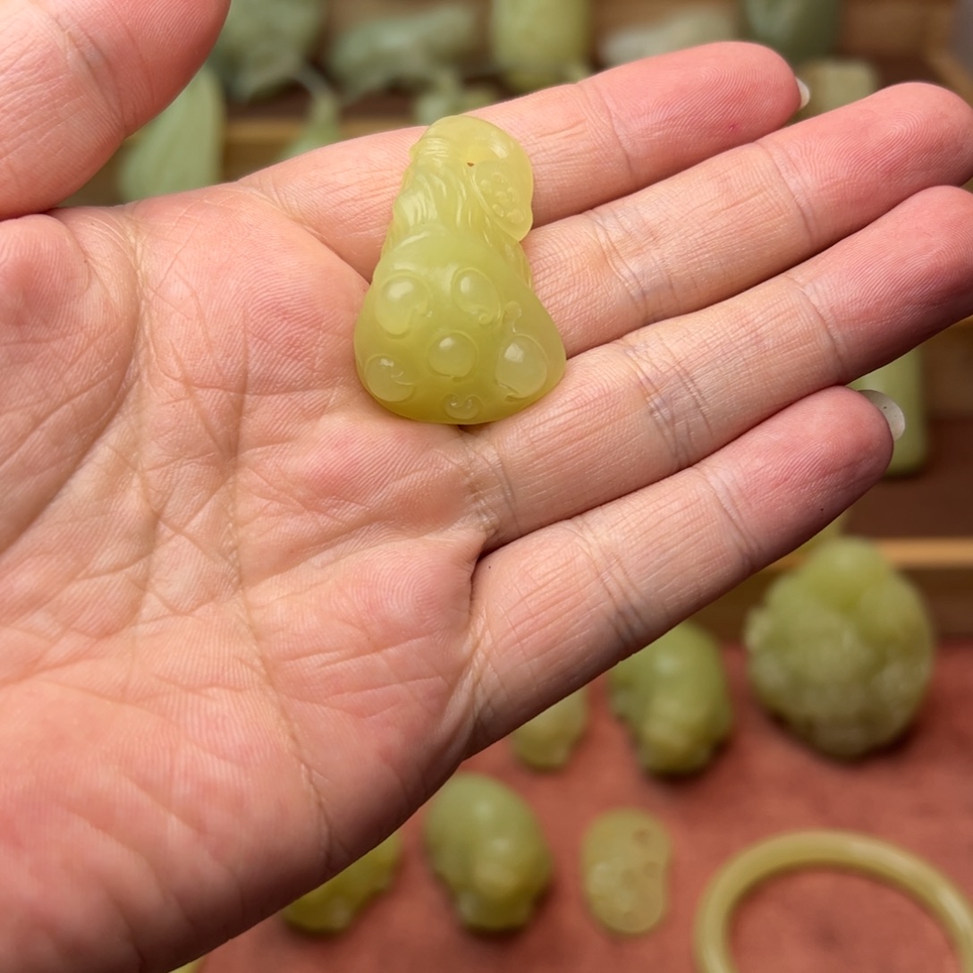 达***西颈饰未镶嵌和田玉（黄玉）