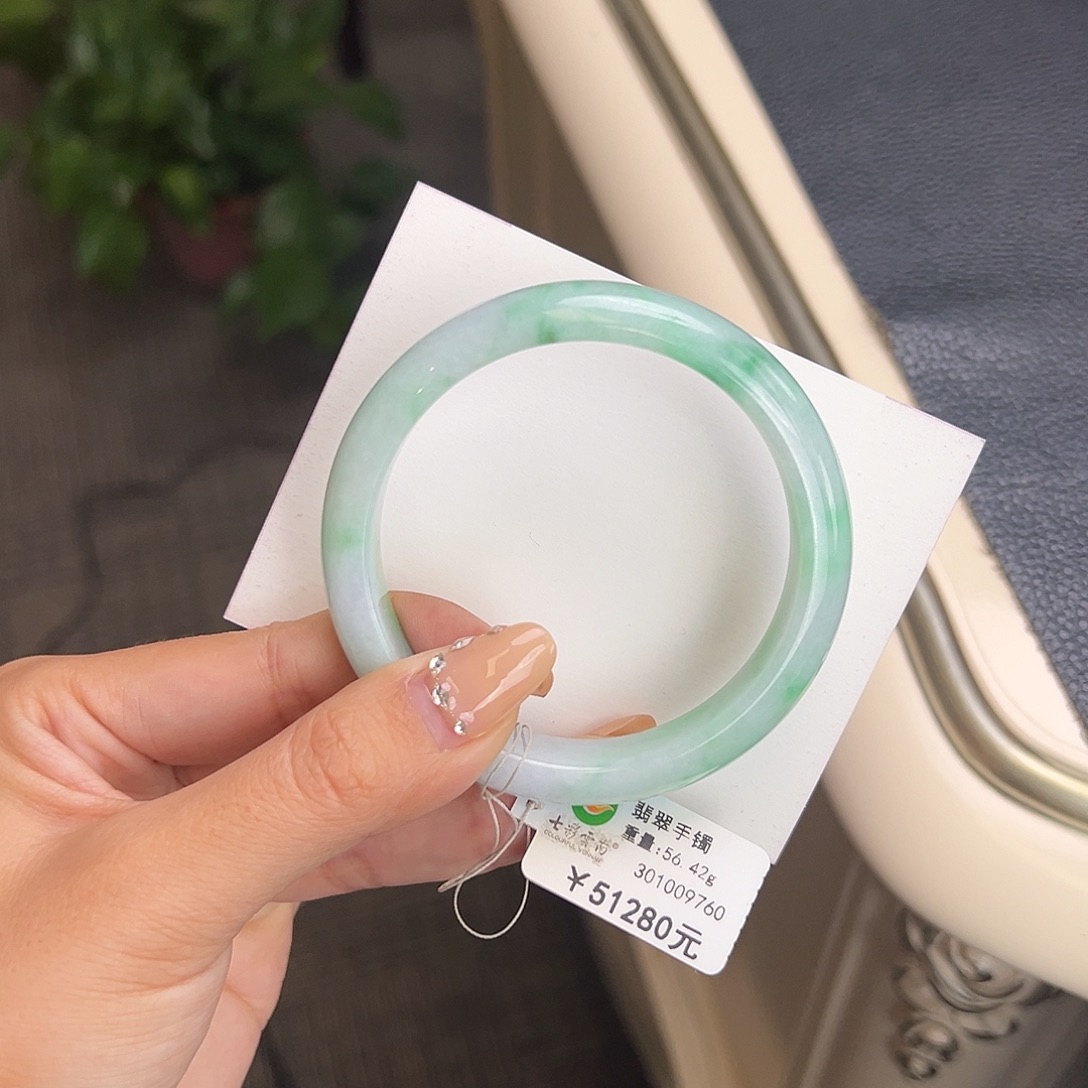 翡翠未镶嵌手镯56.5飘阳绿