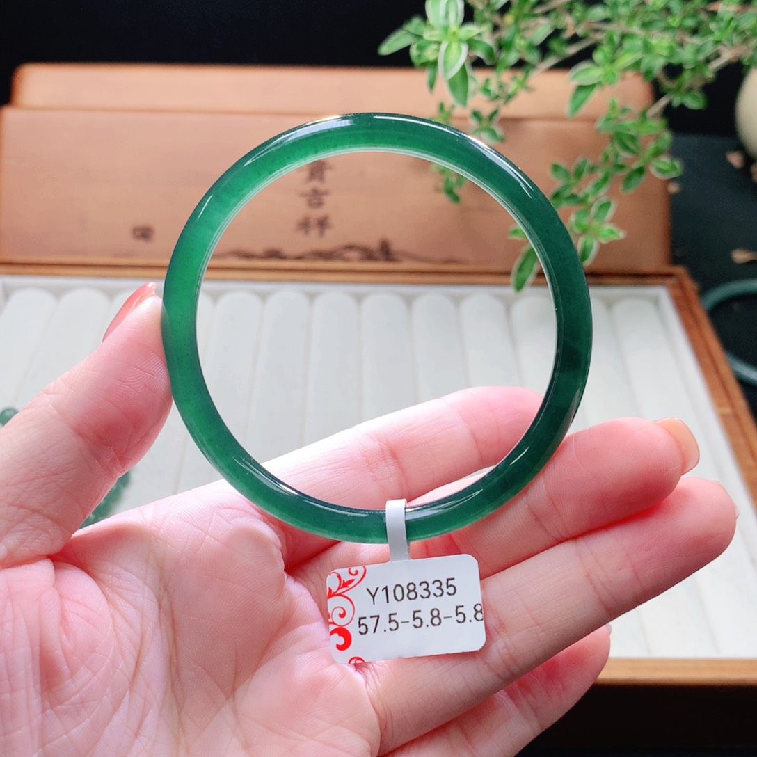 未镶嵌手镯（圆镯）翡翠