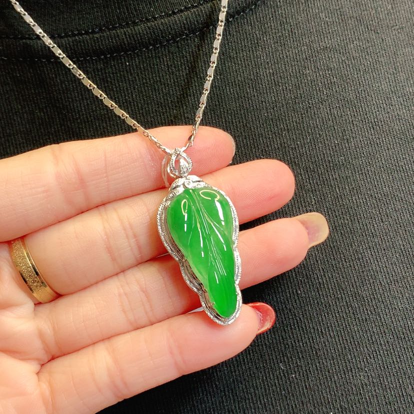 【闪购商品】翡翠吊坠(赠链)18K金镶嵌