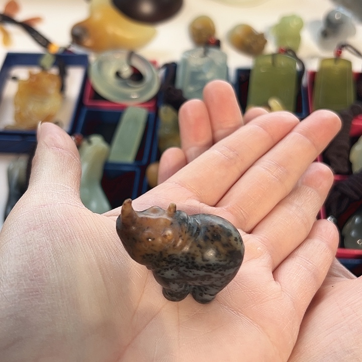 蛇纹石玉未镶嵌吊坠(赠链)