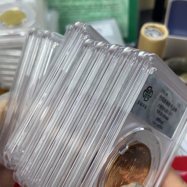 其他普通金属珍稀动物一套。有油